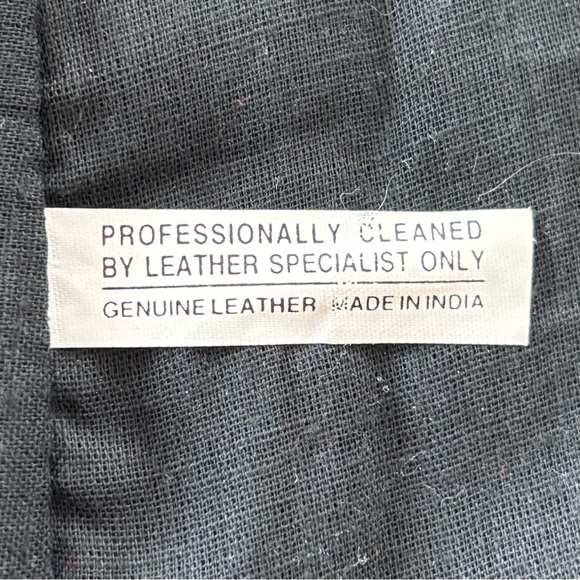 Vintage Black and Gold Vest - Picture 4 of 6